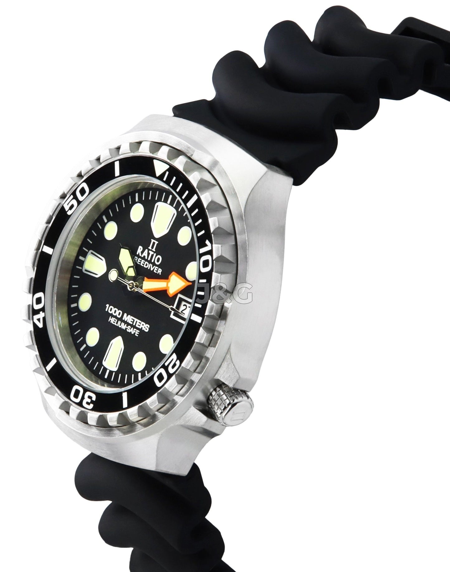 RATIO FreeDiver Quartz movement Black Male 1038EF102V-BLK-V02. A brand-new RATIO FreeDiver watch featuring a Black dial. Angled view. - view 3