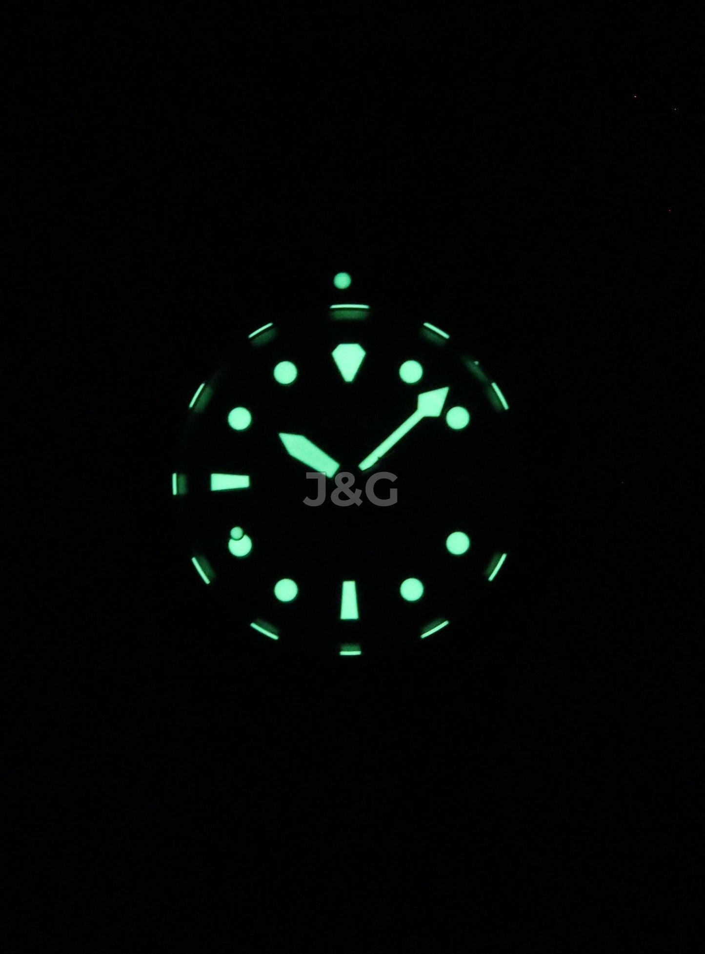 RATIO FreeDiver Quartz movement Black Stainless steel Male RTF031. A brand-new RATIO FreeDiver watch featuring a Black dial and a Stainless steel strap. Side view. - view 2