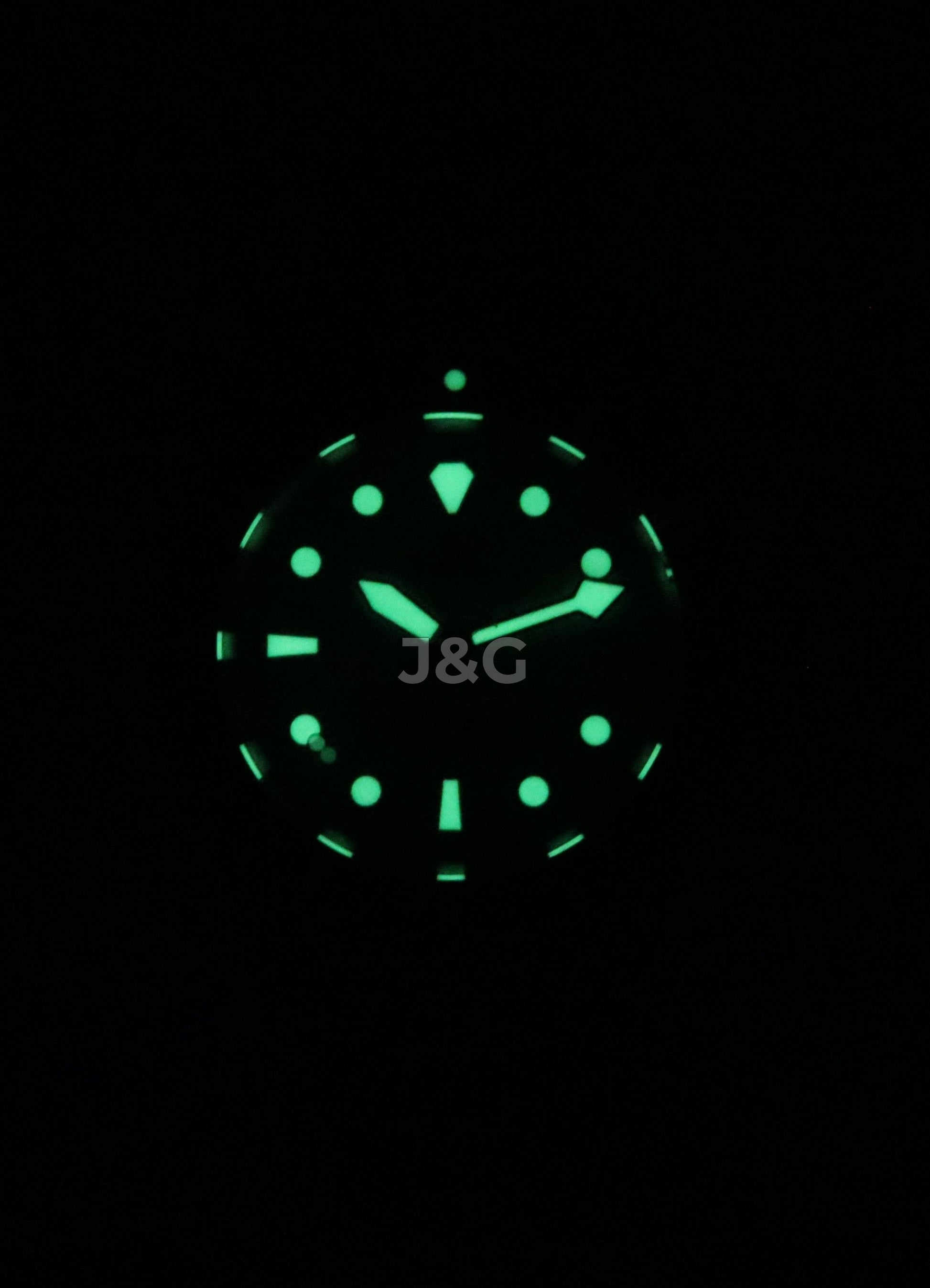 RATIO FreeDiver Quartz movement Green Stainless steel Male RTF039. A brand-new RATIO FreeDiver watch featuring a Green dial and a Stainless steel strap. Side view. - view 2