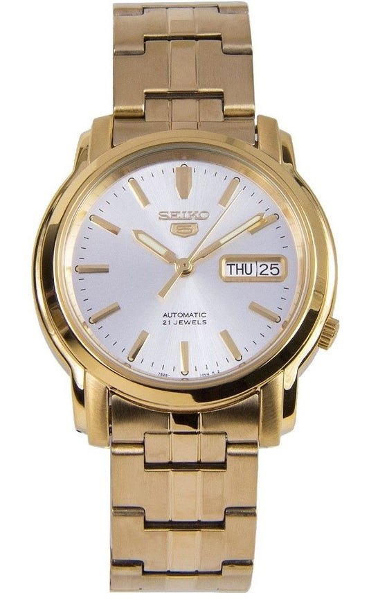 Seiko 5 Automatic 21 Jewels SNKK74 SNKK74K Water Resistant. A brand-new Seiko watch featuring a Stainless steel strap. Angled view.