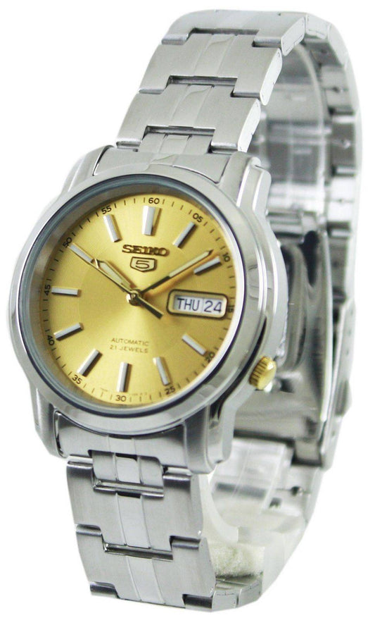 Seiko 5 Automatic 21 Jewels SNKL81 SNKL81K Water Resistant. A brand-new Seiko watch featuring a Stainless steel strap. Angled view.