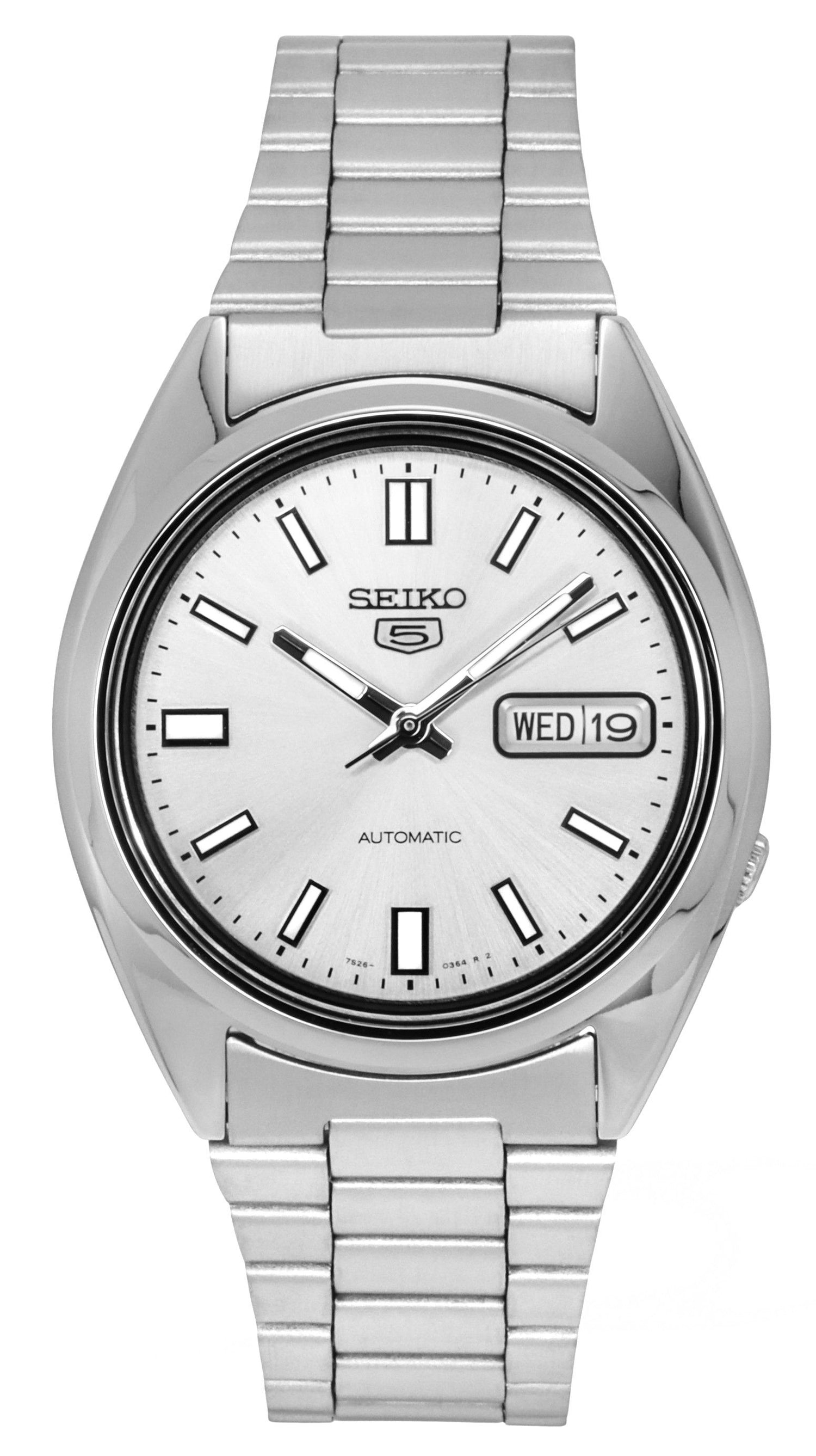 Seiko 5 Automatic SNXS73 SNXS73K Stainless Steel. A brand-new Seiko watch featuring a Stainless steel strap. Angled view.