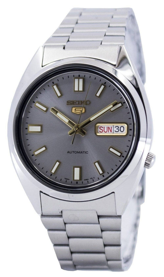 Seiko 5 Automatic SNXS75 SNXS75K Stainless Steel. A brand-new Seiko watch featuring a Stainless steel strap. Side view.