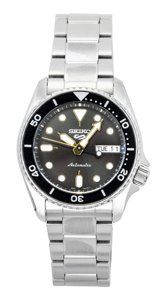 Seiko 5 Sports SKX Street Stonewash Stainless Steel Black. A brand-new Seiko 5 Sports watch featuring a Black dial and a Stainless steel strap. Side view.