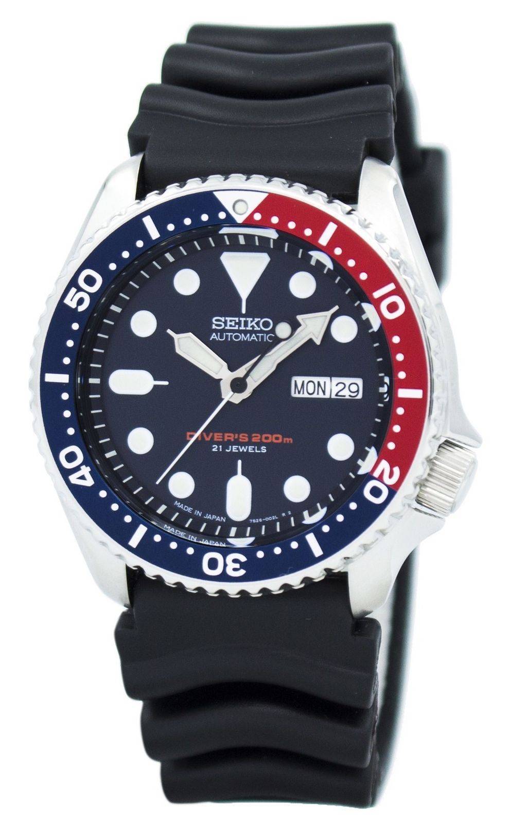 Seiko Automatic Diver's 200m Made in Japan SKX009 SKX009J. A brand-new Seiko watch featuring a Rubber strap. Front view.