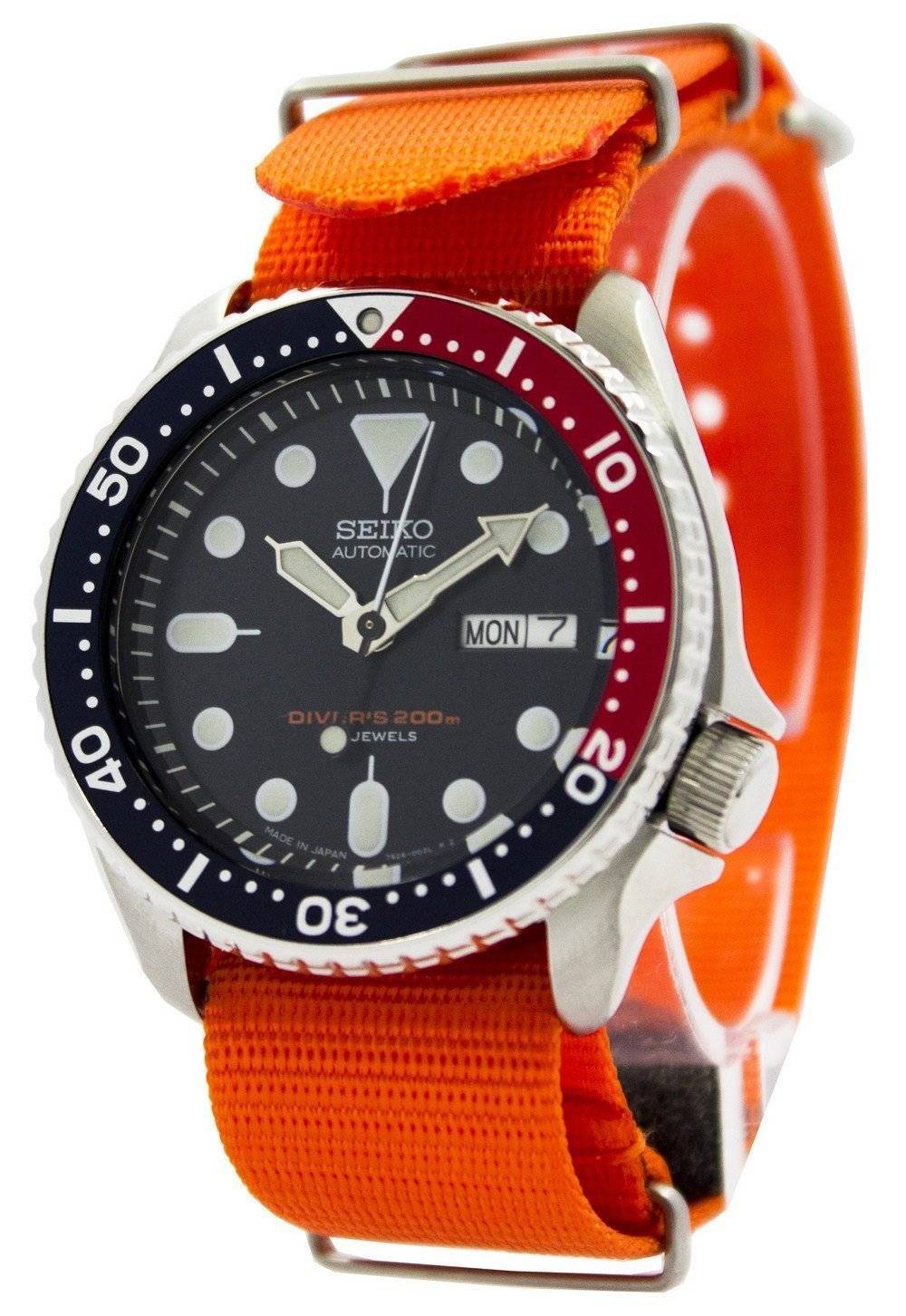 Seiko Automatic Diver's 200M NATO Strap Stainless Steel. A brand-new Seiko watch. Side view.