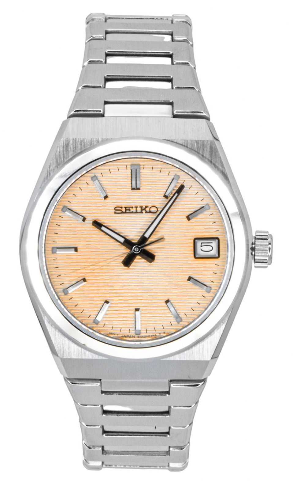 Seiko Classic Stainless Steel Salmon Dial Quartz 100M Wo. A brand-new Seiko Classic watch featuring a Salmon dial and a Stainless steel strap. Angled view.
