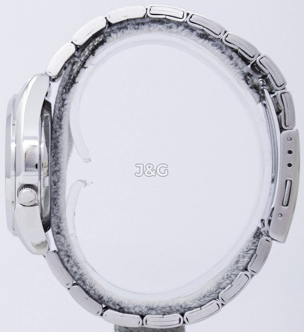 Seiko 5 Sports Automatic movement Black Stainless steel Male SNKL41K1. A brand-new Seiko 5 Sports watch featuring a Black dial and a Stainless steel strap. Angled view. - view 3