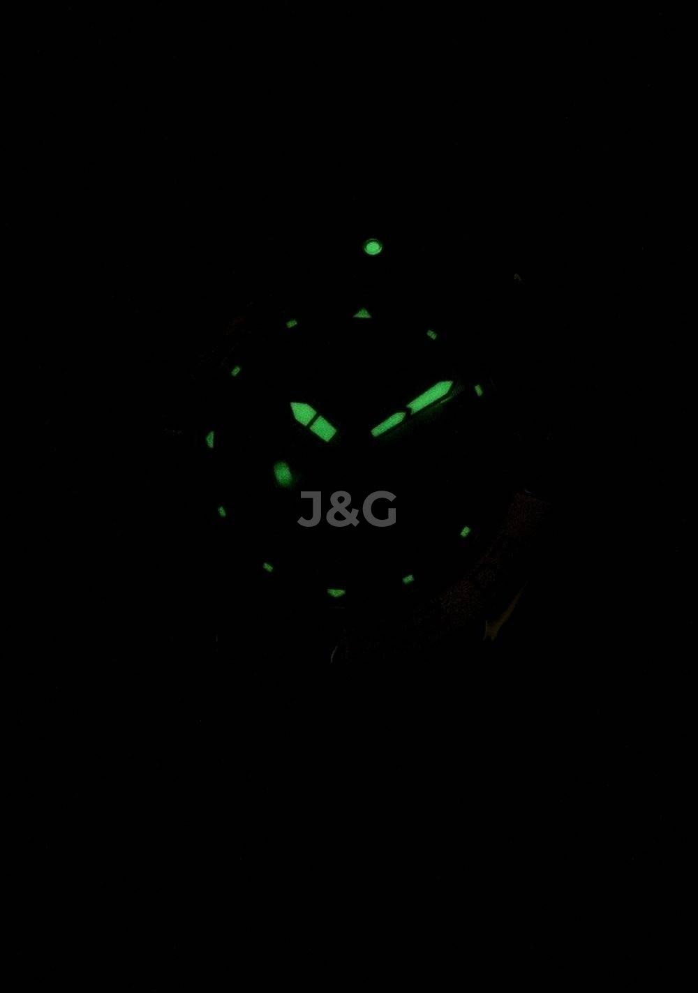 Seiko 5 Sports Automatic movement Black Stainless steel Male SNZB26J1. A brand-new Seiko 5 Sports watch featuring a Black dial and a Stainless steel strap. Angled view. - view 2