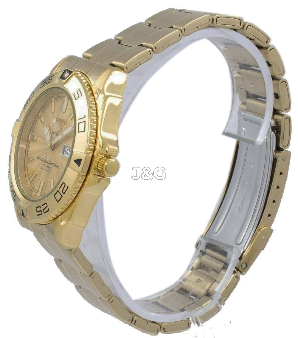 Seiko 5 Sports Automatic movement Black Stainless steel Male SNZB26J1. A brand-new Seiko 5 Sports watch featuring a Black dial and a Stainless steel strap. Angled view. - view 3