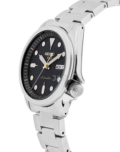 Seiko 5 Sports Automatic movement Black Stainless steel Male SRPE57K1. A brand-new Seiko 5 Sports watch featuring a Black dial and a Stainless steel strap. Side view. - view 3