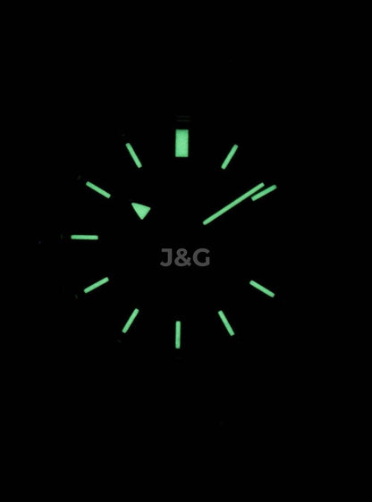 Seiko 5 Sports Automatic movement White Stainless steel Male SNK375K1. A brand-new Seiko 5 Sports watch featuring a White dial and a Stainless steel strap. Front view. - view 2