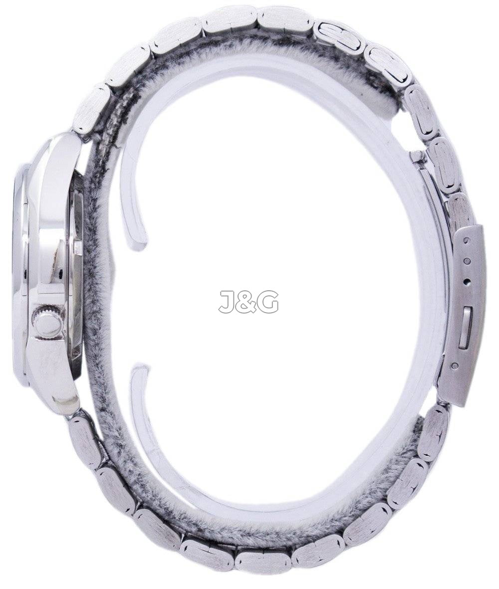 Seiko 5 Sports Automatic movement White Stainless steel Male SNK375K1. A brand-new Seiko 5 Sports watch featuring a White dial and a Stainless steel strap. Front view. - view 3