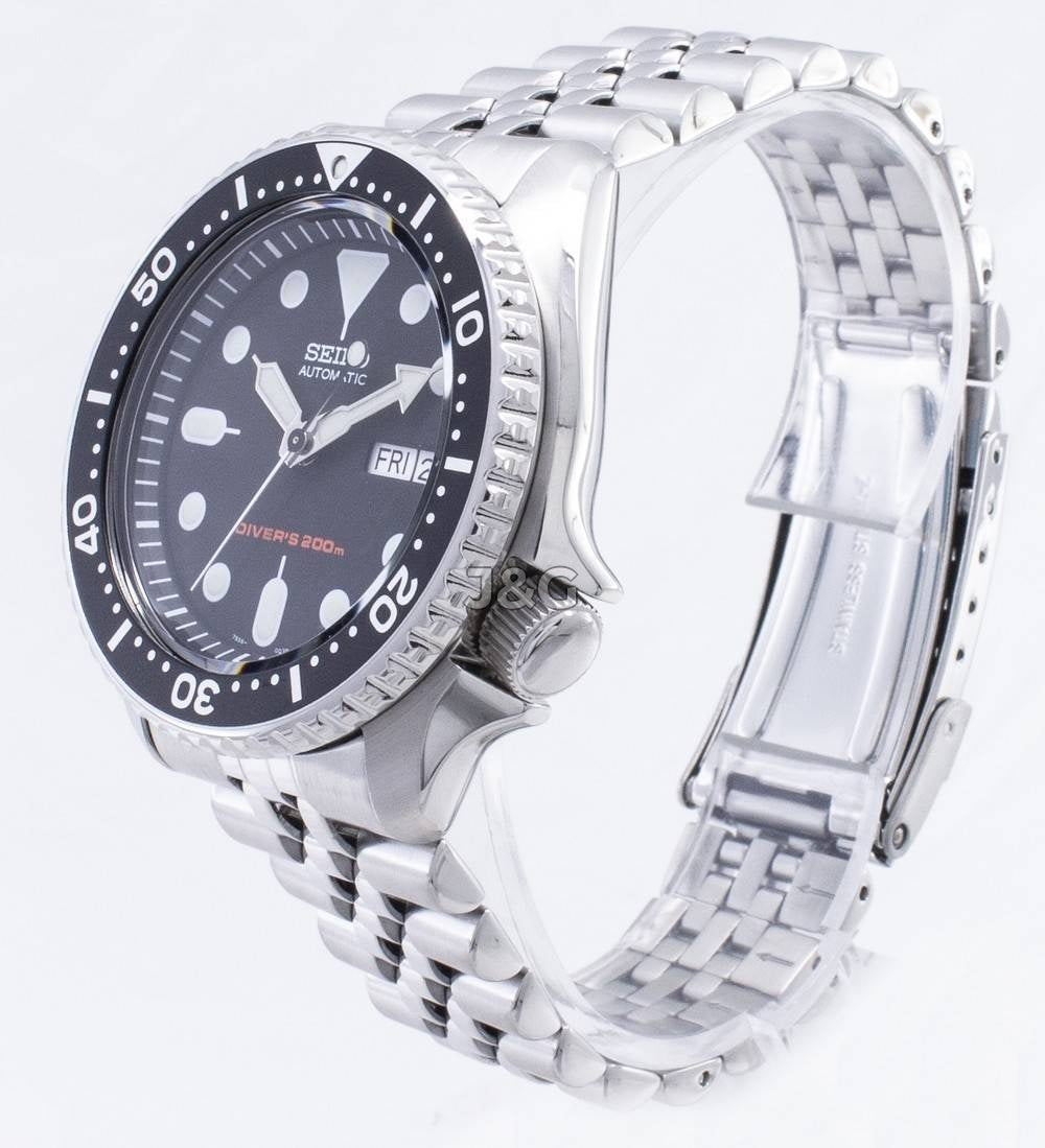 Seiko Automatic movement Black Stainless steel Male SKX007K2. A brand-new Seiko watch featuring a Black dial and a Stainless steel strap. Front view. - view 3