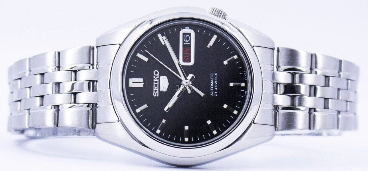 Seiko Automatic movement Black Stainless steel Male SNK361K1. A brand-new Seiko watch featuring a Black dial and a Stainless steel strap. Angled view. - view 5