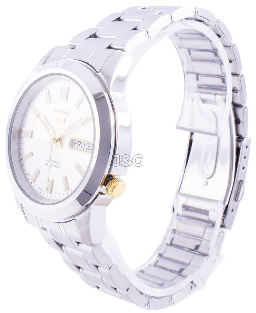 Seiko Automatic movement Black Stainless steel Male SNKK09J1. A brand-new Seiko watch featuring a Black dial and a Stainless steel strap. Angled view. - view 3