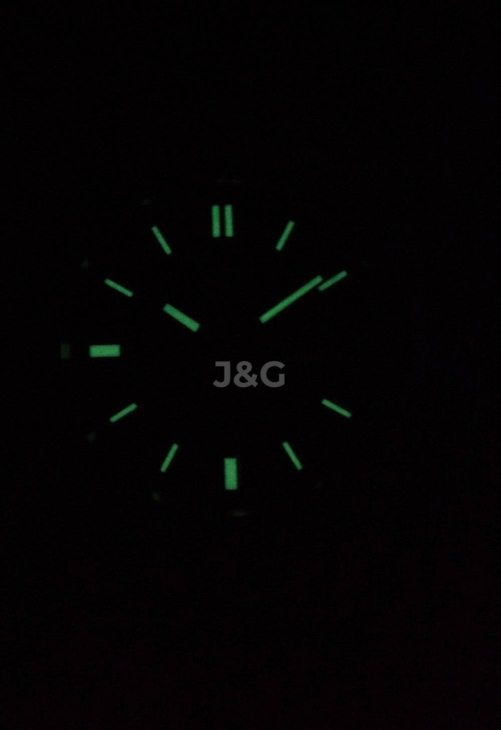 Seiko Automatic movement Black Stainless steel Male SNKK11J1. A brand-new Seiko watch featuring a Black dial and a Stainless steel strap. Angled view. - view 2