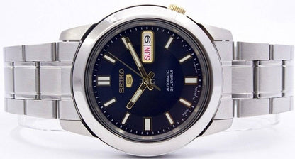 Seiko Automatic movement Black Stainless steel Male SNKK11J1. A brand-new Seiko watch featuring a Black dial and a Stainless steel strap. Angled view. - view 5