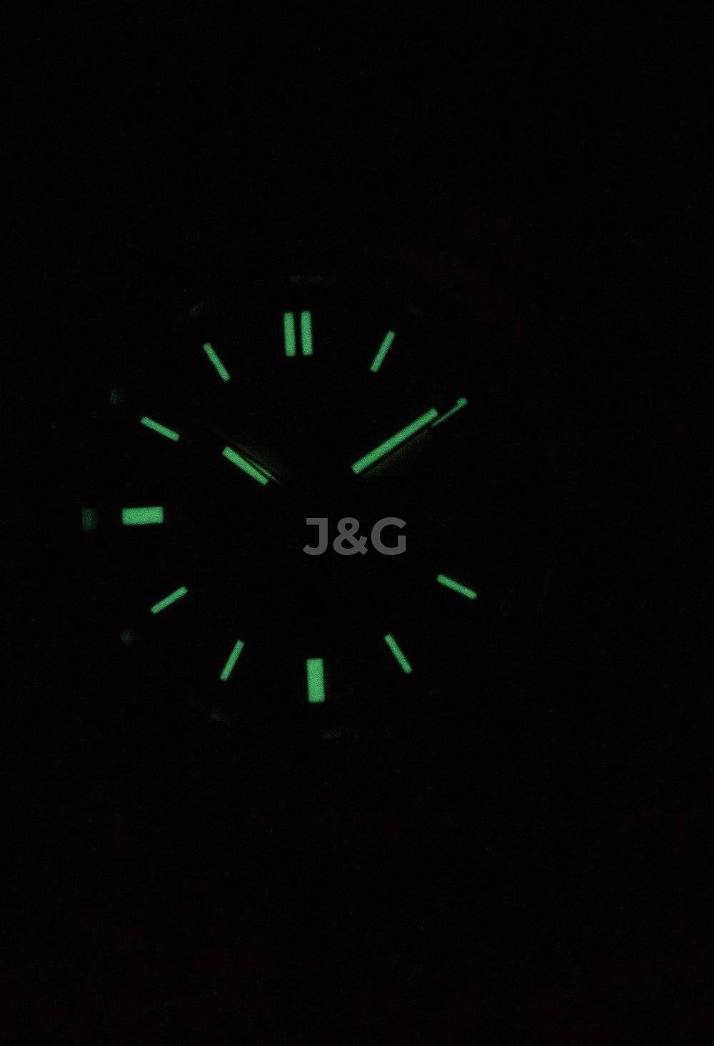 Seiko Automatic movement Black Stainless steel Male SNKK13J1. A brand-new Seiko watch featuring a Black dial and a Stainless steel strap. Side view. - view 2