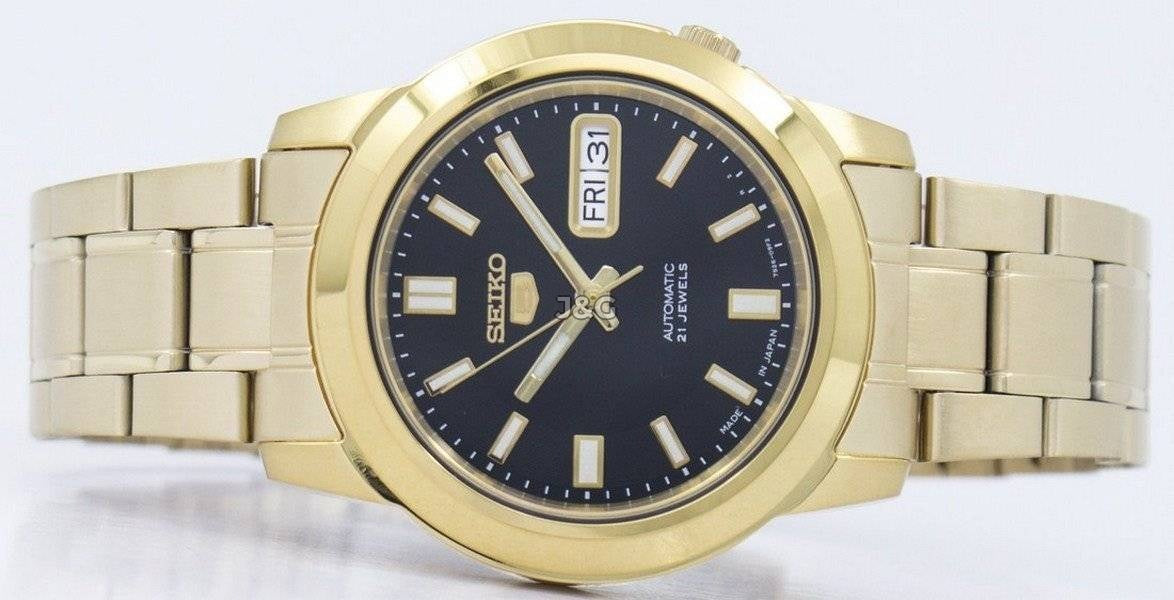 Seiko Automatic movement Black Stainless steel Male SNKK22J1. A brand-new Seiko watch featuring a Black dial and a Stainless steel strap. Angled view. - view 5