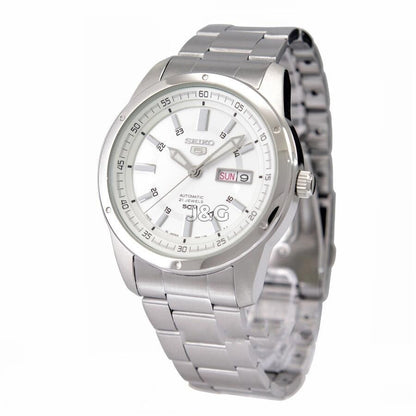 Seiko Automatic movement Black Stainless steel Male SNKN09J1. A brand-new Seiko watch featuring a Black dial and a Stainless steel strap. Angled view. - view 2