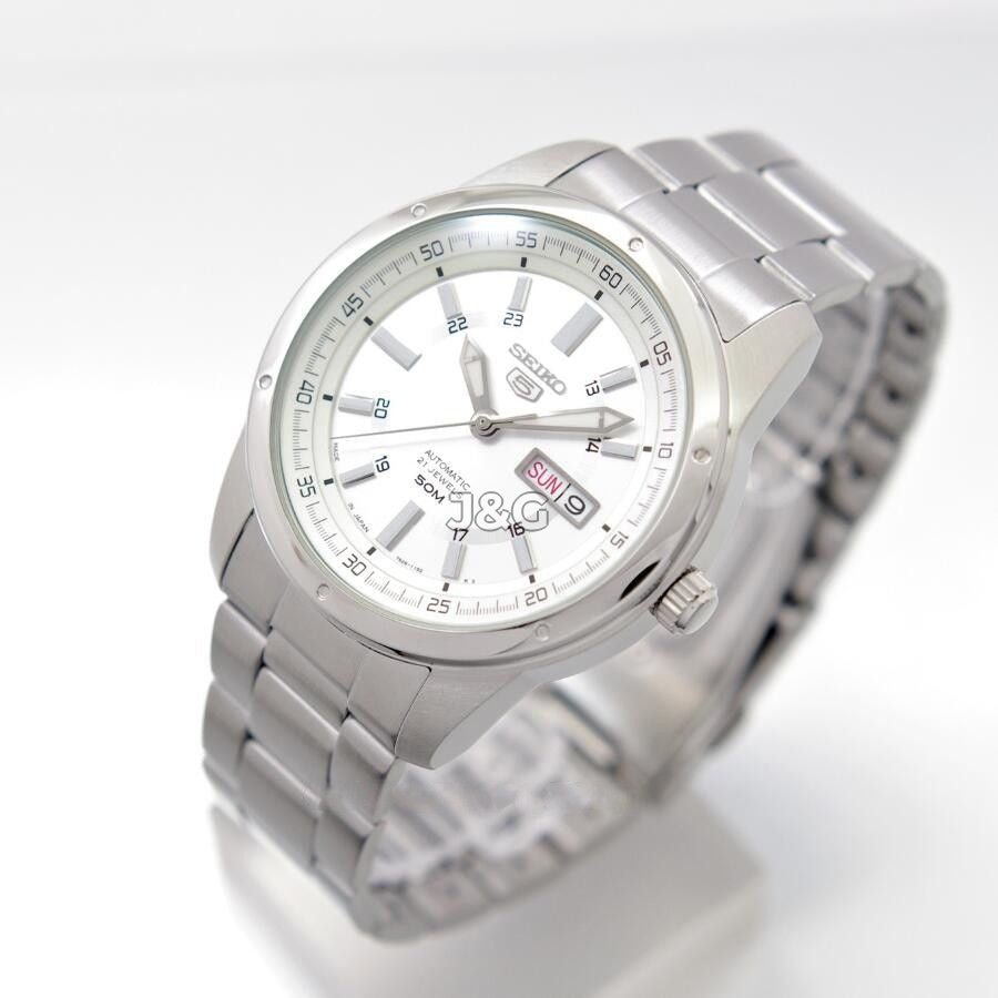 Seiko Automatic movement Black Stainless steel Male SNKN09J1. A brand-new Seiko watch featuring a Black dial and a Stainless steel strap. Angled view. - view 3