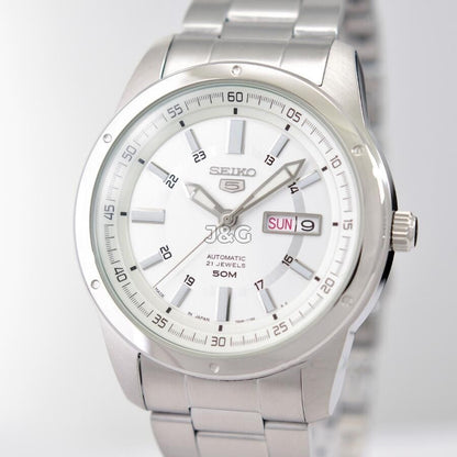 Seiko Automatic movement Black Stainless steel Male SNKN09J1. A brand-new Seiko watch featuring a Black dial and a Stainless steel strap. Angled view. - view 4