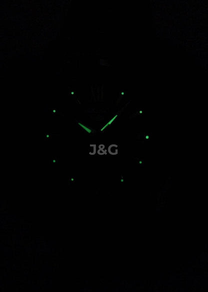 Seiko Automatic movement Black Stainless steel Male SNKP17J1. A brand-new Seiko watch featuring a Black dial and a Stainless steel strap. Angled view. - view 2