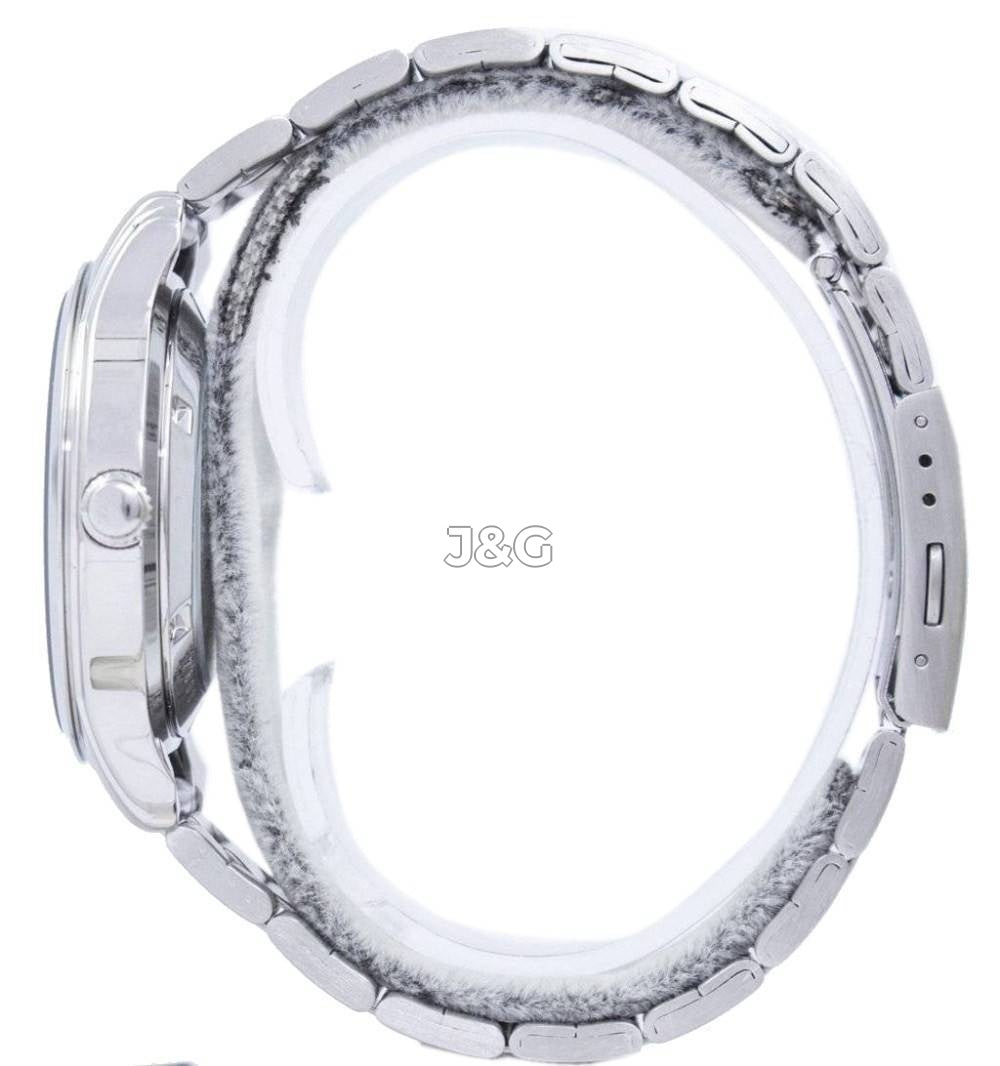 Seiko Automatic movement Black Stainless steel Male SNKP17J1. A brand-new Seiko watch featuring a Black dial and a Stainless steel strap. Angled view. - view 3