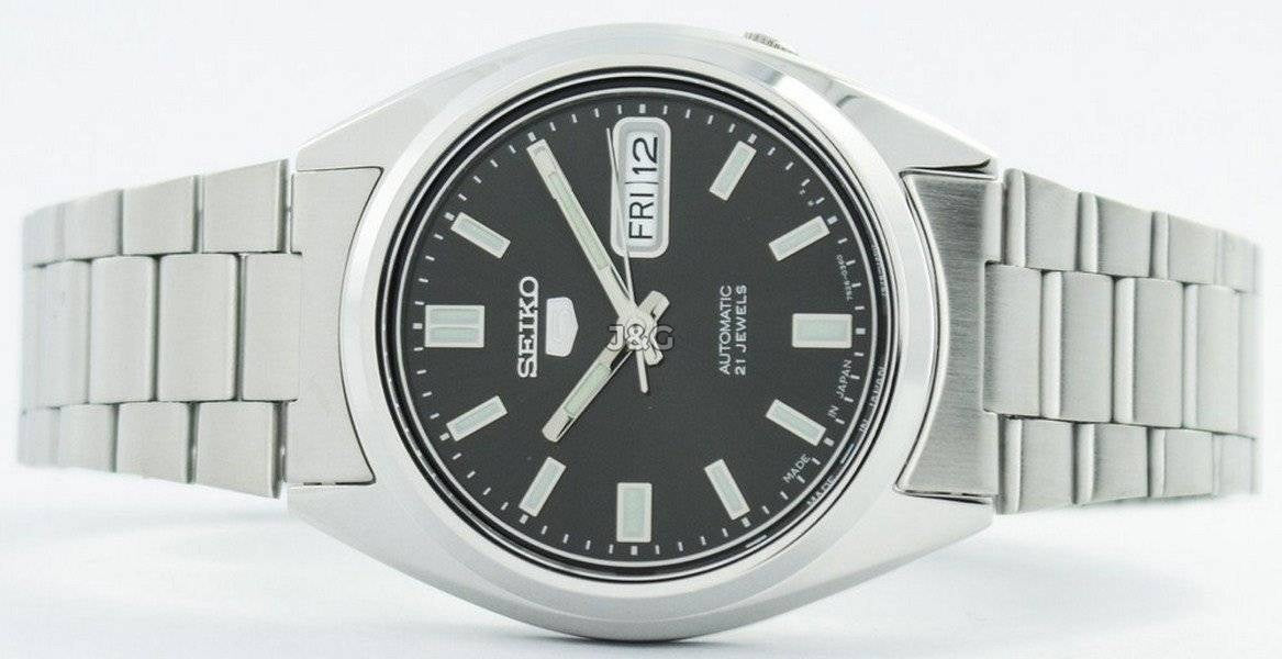 Seiko Automatic movement Black Stainless steel Male SNXS79J1. A brand-new Seiko watch featuring a Black dial and a Stainless steel strap. Angled view. - view 5