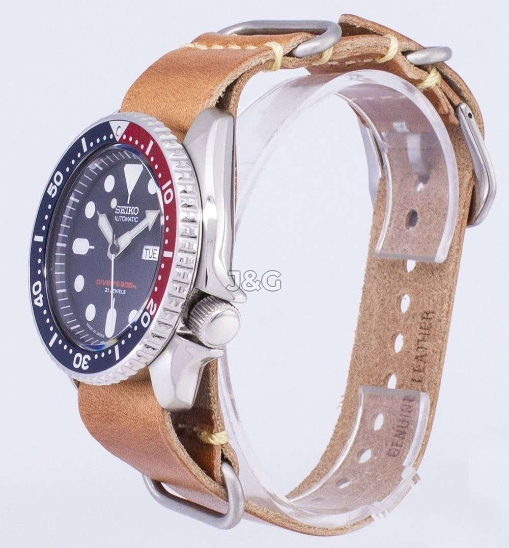 Seiko Automatic movement Blue Leather Male SKX009J1-var-LS18. A brand-new Seiko watch featuring a Blue dial and a Leather strap. Side view. - view 3