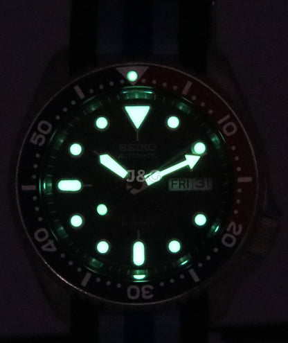 Seiko Automatic movement Blue Male SKX009J1-var-NATO20. A brand-new Seiko watch featuring a Blue dial. Side view. - view 2