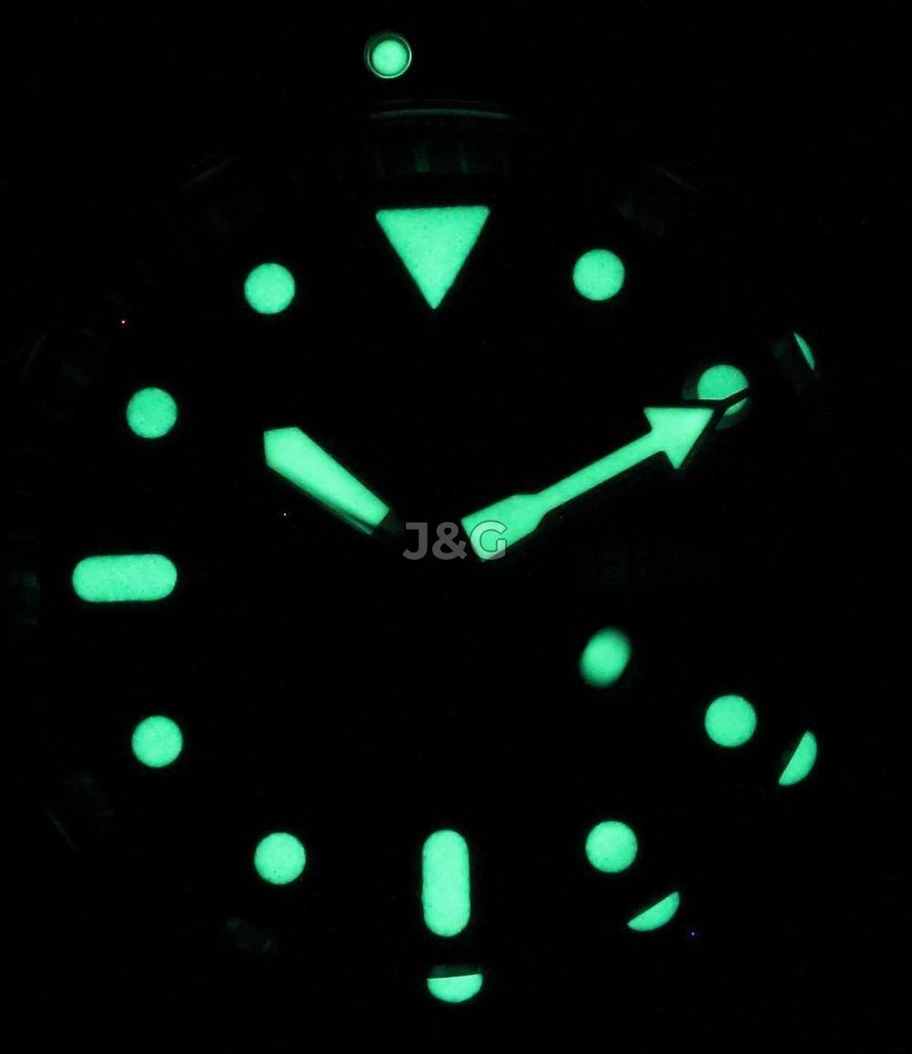 Seiko Automatic movement Blue Male SKX009J1-var-NATO26. A brand-new Seiko watch featuring a Blue dial. Angled view. - view 2