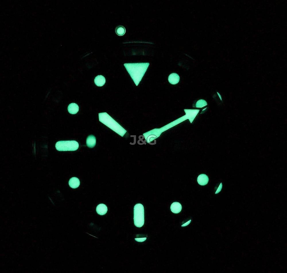 Seiko Automatic movement Blue Male SKX009J1-var-NATO30. A brand-new Seiko watch featuring a Blue dial. Angled view. - view 2