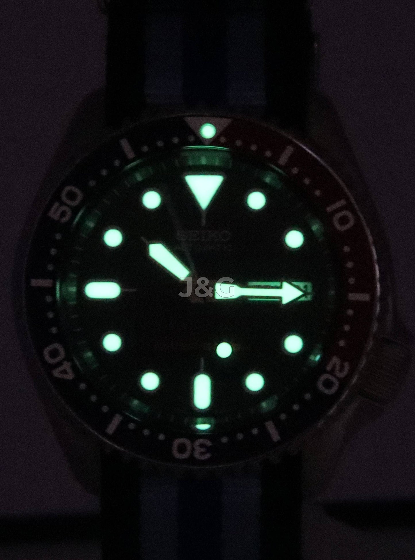 Seiko Automatic movement Blue Male SKX009K1-var-NATO20. A brand-new Seiko watch featuring a Blue dial. Side view. - view 2