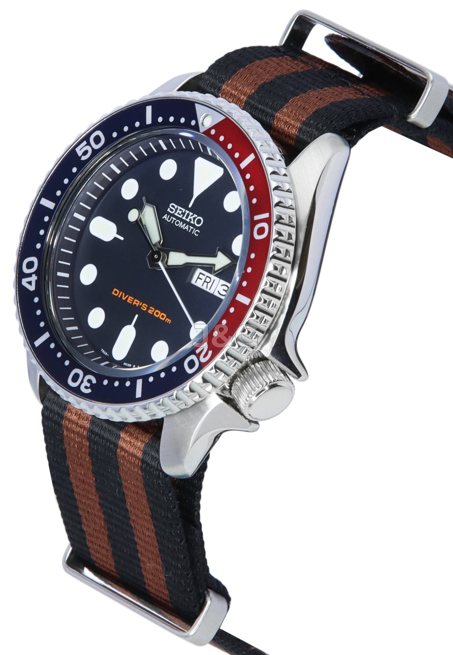 Seiko Automatic movement Blue Male SKX009K1-var-NATO22. A brand-new Seiko watch featuring a Blue dial. Angled view. - view 3