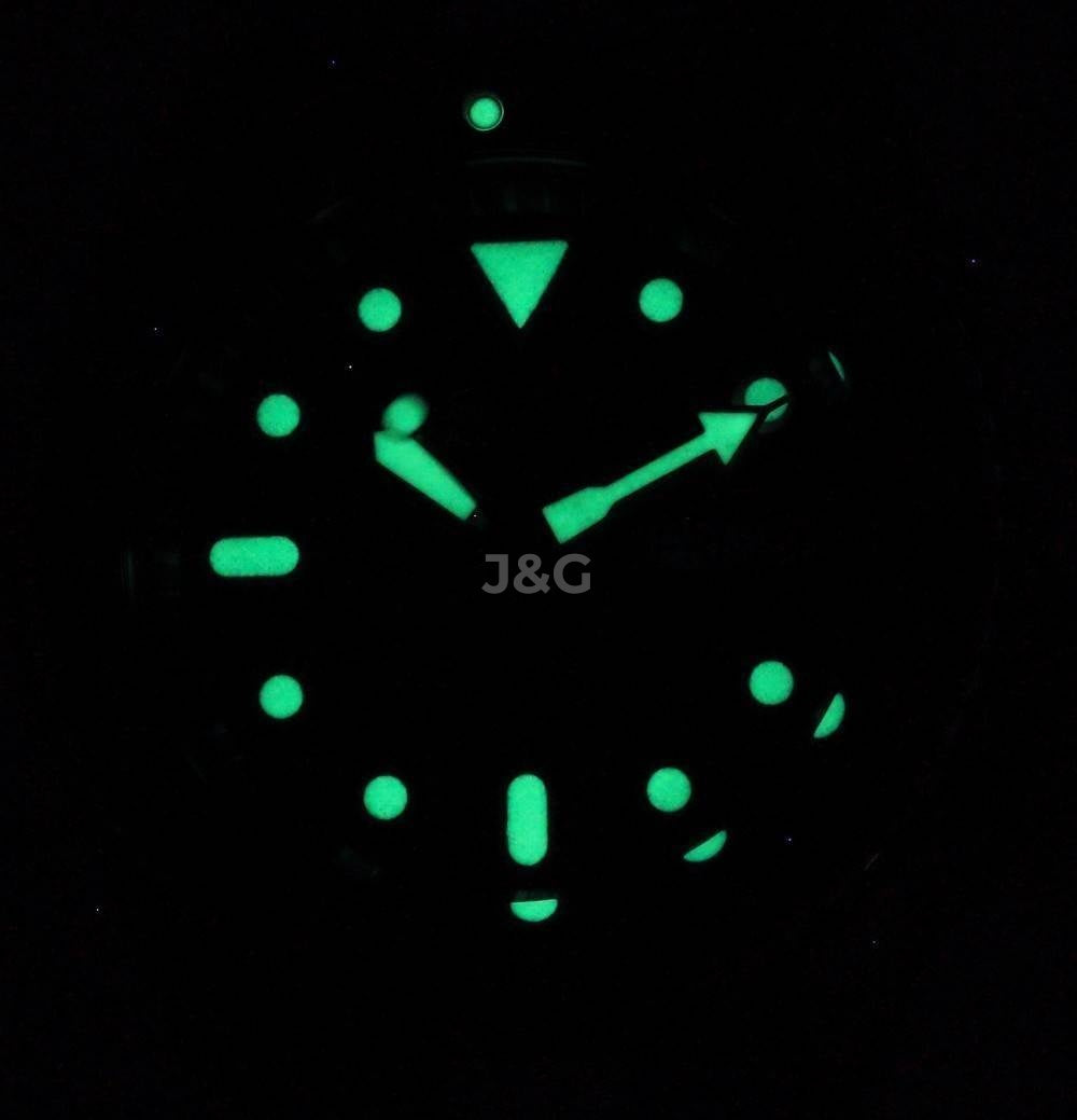 Seiko Automatic movement Blue Stainless steel Male SKX009J1-var-NATO24. A brand-new Seiko watch featuring a Blue dial and a Stainless steel strap. Front view. - view 2