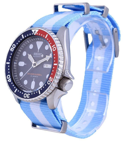 Seiko Automatic movement Blue Stainless steel Male SKX009J1-var-NATO24. A brand-new Seiko watch featuring a Blue dial and a Stainless steel strap. Front view. - view 3