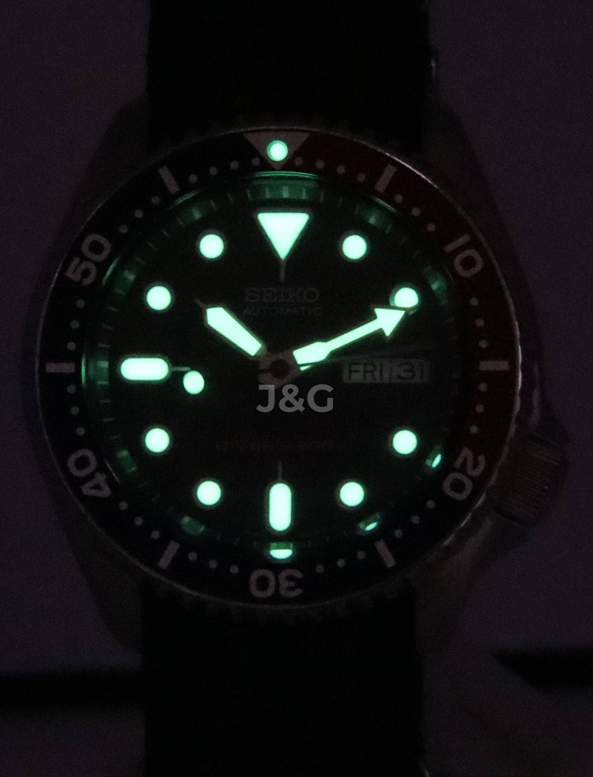 Seiko Automatic movement Blue Stainless steel Male SKX009K1-var-NATO2. A brand-new Seiko watch featuring a Blue dial and a Stainless steel strap. Front view. - view 2