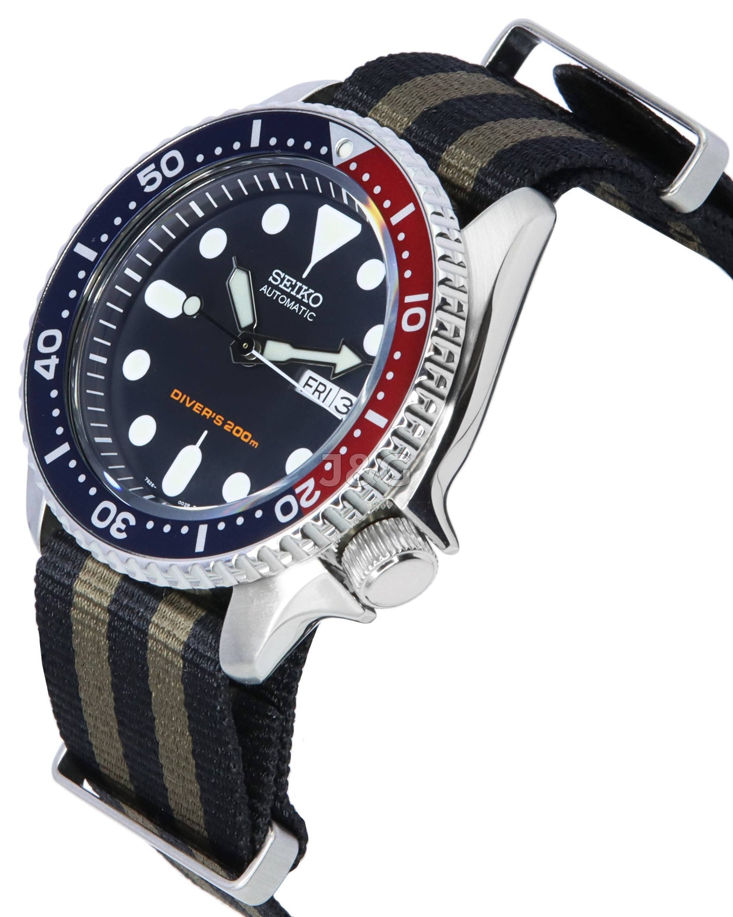 Seiko Automatic movement Blue Stainless steel Male SKX009K1-var-NATO2. A brand-new Seiko watch featuring a Blue dial and a Stainless steel strap. Front view. - view 3