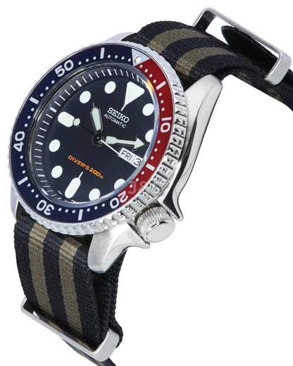 Seiko Automatic movement Blue Stainless steel Male SKX009K1-var-NATO2. A brand-new Seiko watch featuring a Blue dial and a Stainless steel strap. Front view. - view 3