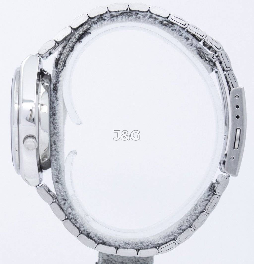 Seiko Automatic movement Blue Stainless steel Male SNK063J5. A brand-new Seiko watch featuring a Blue dial and a Stainless steel strap. Angled view. - view 3