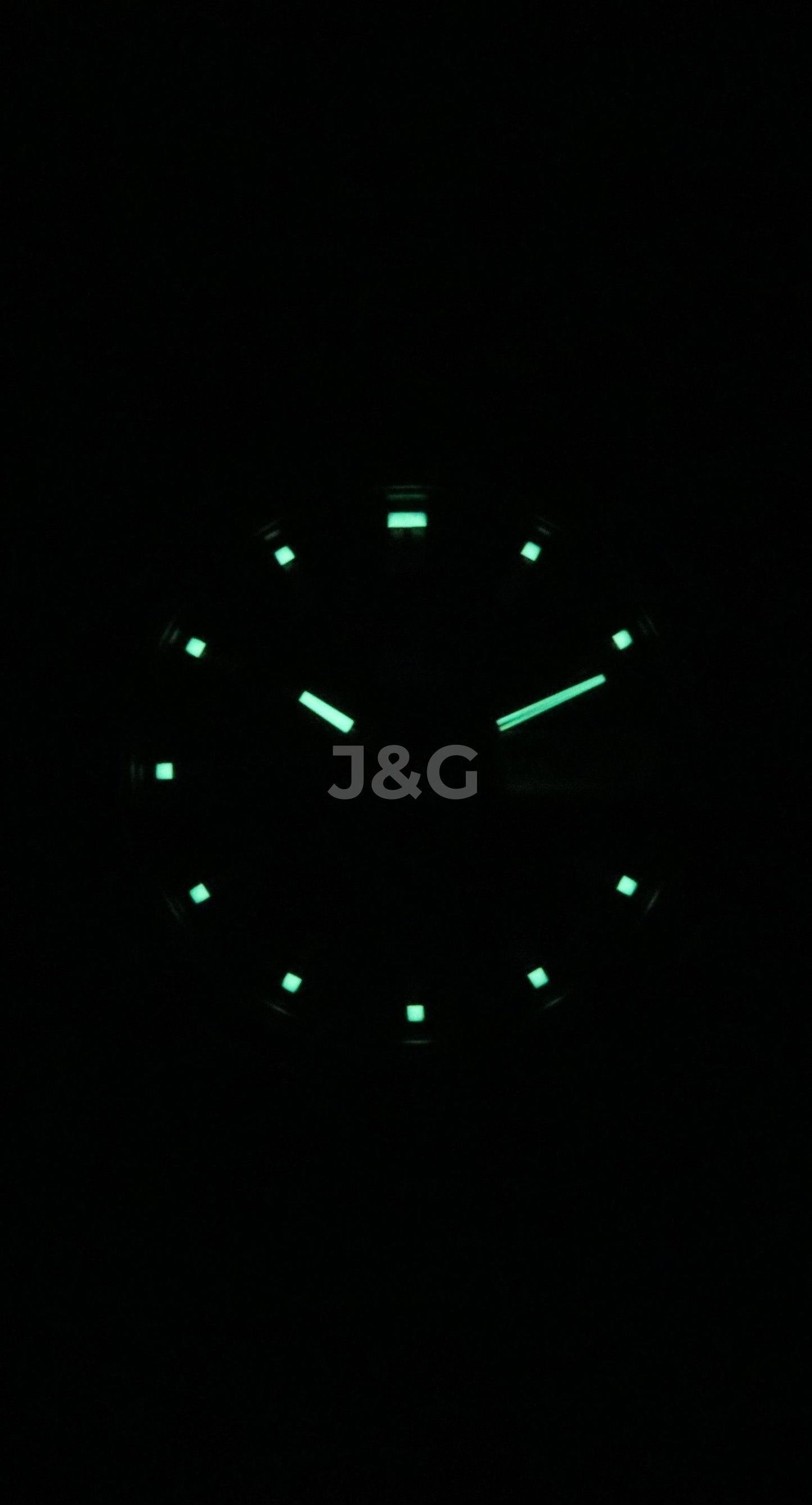 Seiko Automatic movement Blue Stainless steel Male SNK357K1. A brand-new Seiko watch featuring a Blue dial and a Stainless steel strap. Side view. - view 2