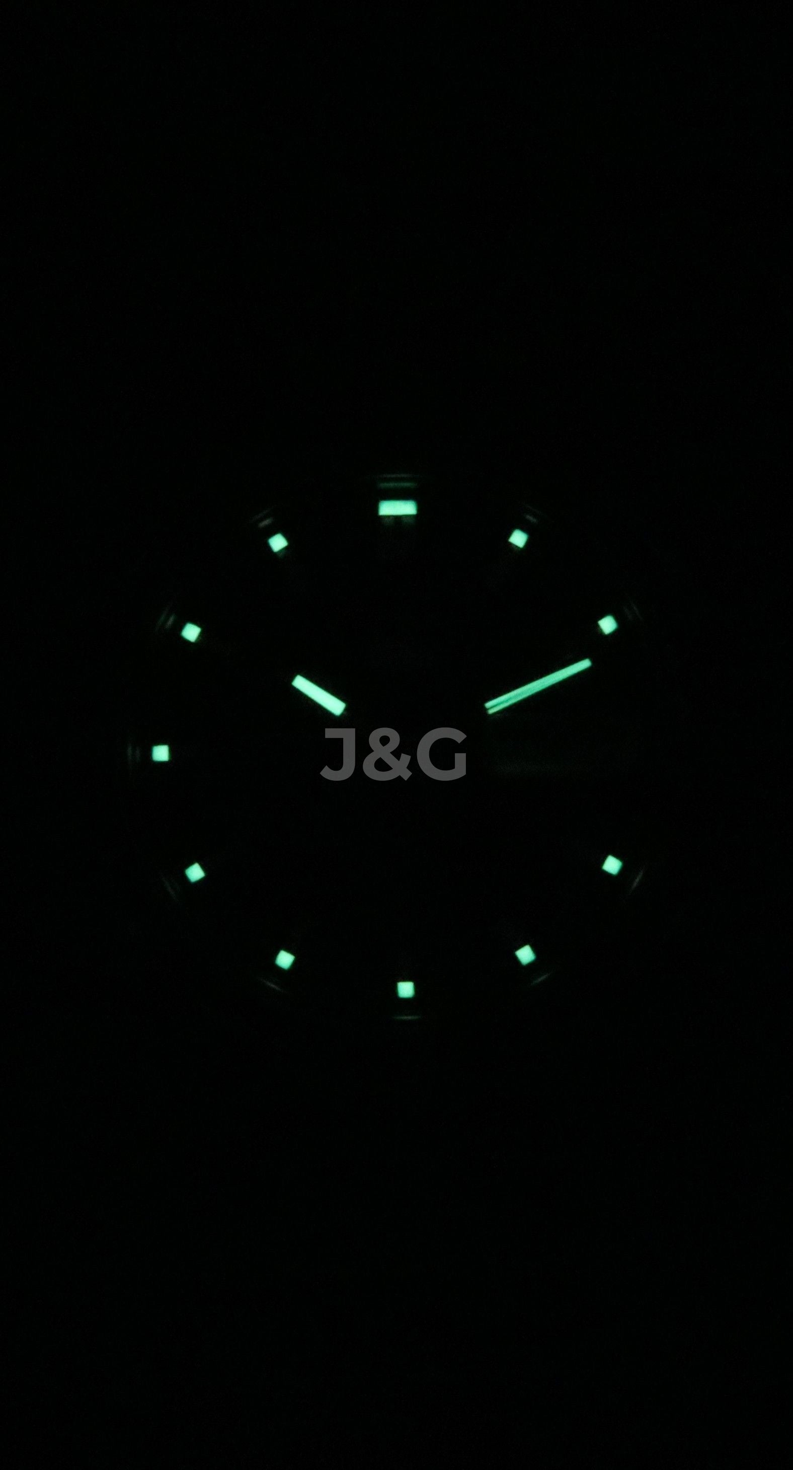 Seiko Automatic movement Blue Stainless steel Male SNK357K1. A brand-new Seiko watch featuring a Blue dial and a Stainless steel strap. Side view. - view 2