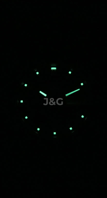 Seiko Automatic movement Blue Stainless steel Male SNK357K1. A brand-new Seiko watch featuring a Blue dial and a Stainless steel strap. Side view. - view 2