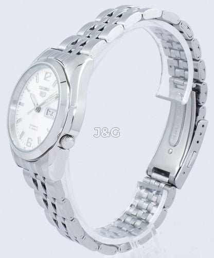 Seiko Automatic movement Blue Stainless steel Male SNK385K1. A brand-new Seiko watch featuring a Blue dial and a Stainless steel strap. Angled view. - view 3