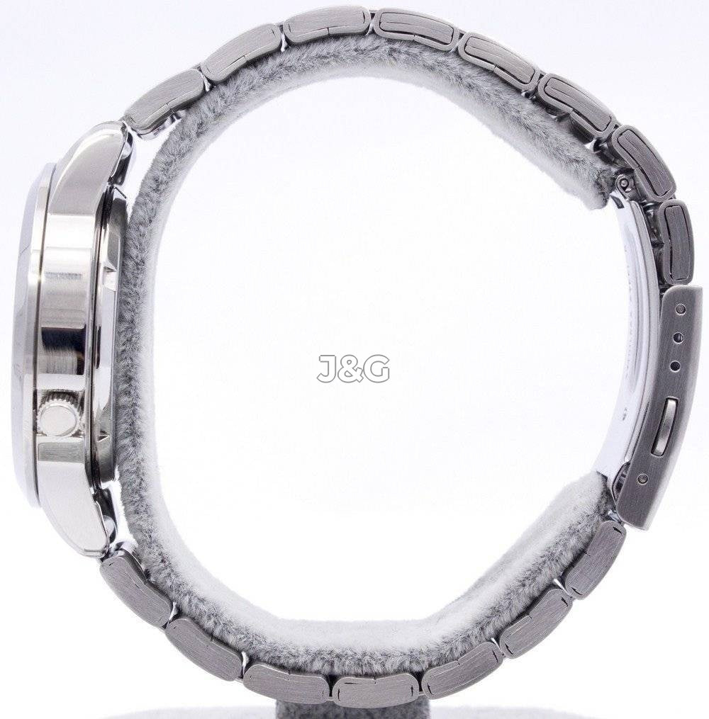 Seiko Automatic movement Blue Stainless steel Male SNKE49J1. A brand-new Seiko watch featuring a Blue dial and a Stainless steel strap. Angled view. - view 3