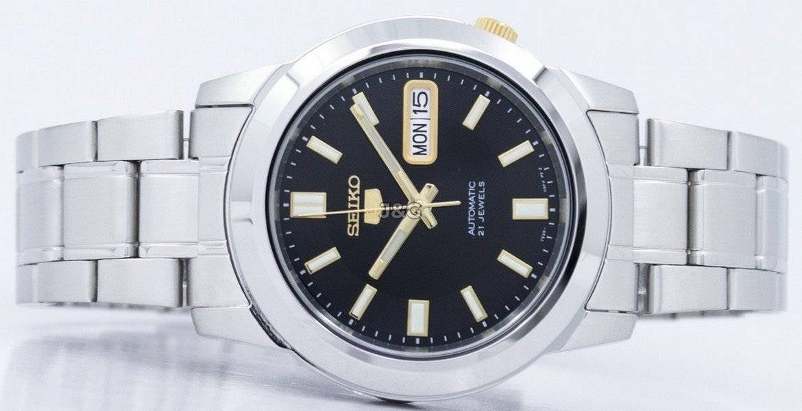 Seiko Automatic movement Blue Stainless steel Male SNKK17K1. A brand-new Seiko watch featuring a Blue dial and a Stainless steel strap. Angled view. - view 5