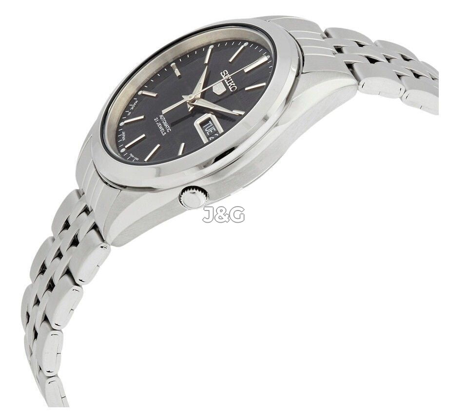 Seiko Automatic movement Blue Stainless steel Male SNKL23J1. A brand-new Seiko watch featuring a Blue dial and a Stainless steel strap. Side view. - view 2