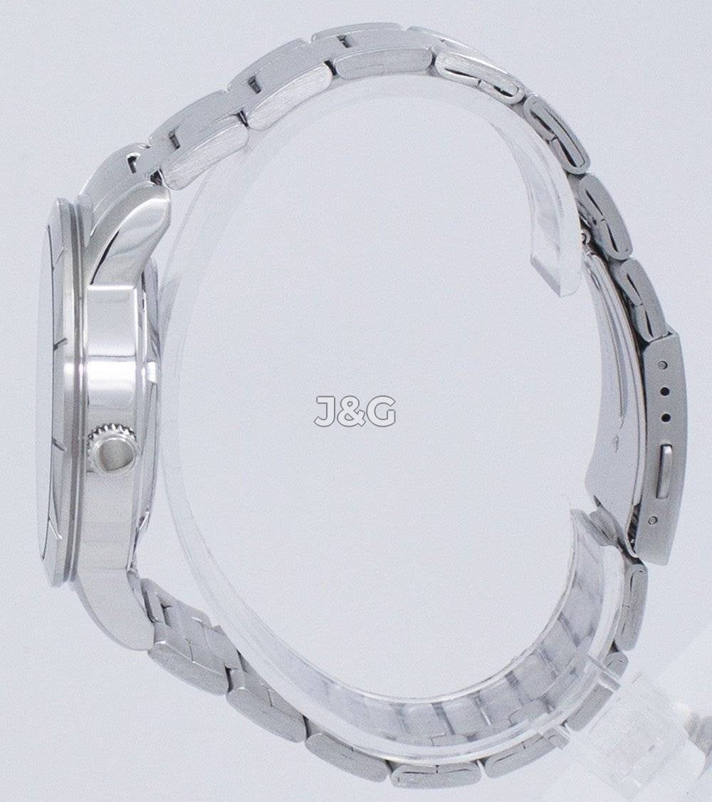 Seiko Automatic movement Blue Stainless steel Male SNKN55J1. A brand-new Seiko watch featuring a Blue dial and a Stainless steel strap. Angled view. - view 3